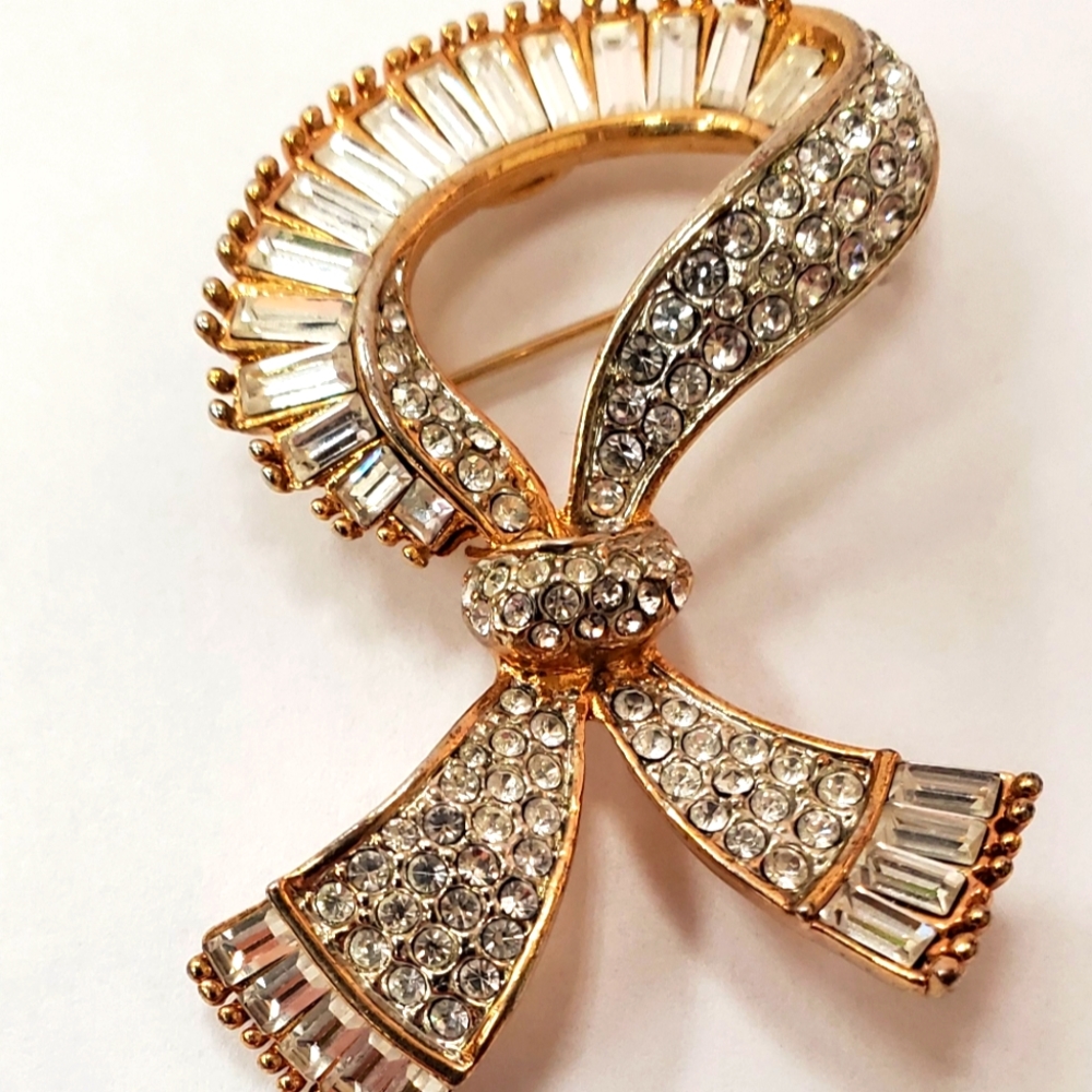 Jewelry - Picture 2 of 3